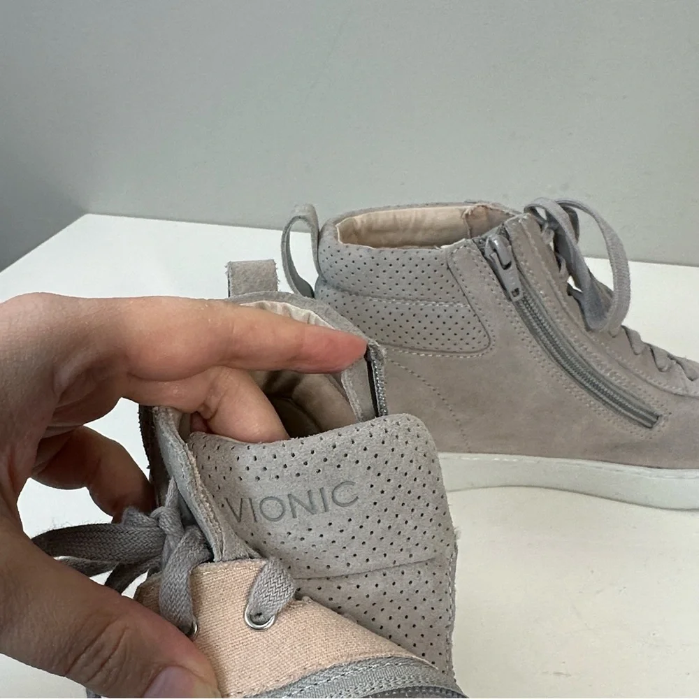 Vionic Jenning Light Gray Suede High‎ Top Athletic Shoe Sneaker Women's Size 8